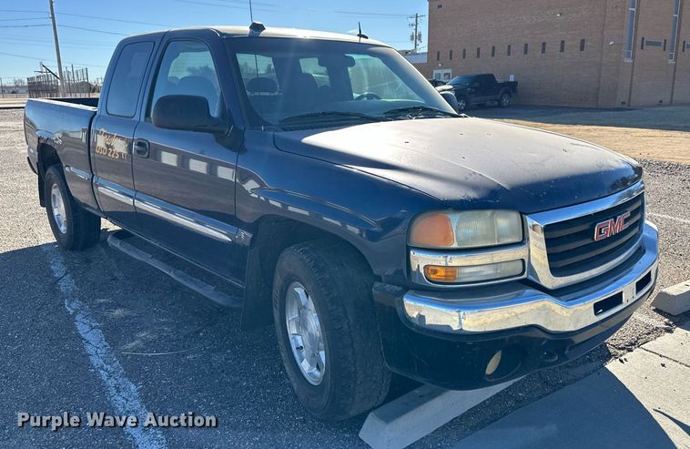 image for item ER8784 2004 GMC Sierra 1500 Ext. Cab pickup truck