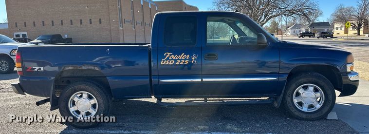 image for item ER8784 2004 GMC Sierra 1500 Ext. Cab pickup truck