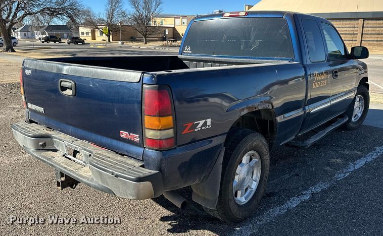 image for item ER8784 2004 GMC Sierra 1500 Ext. Cab pickup truck