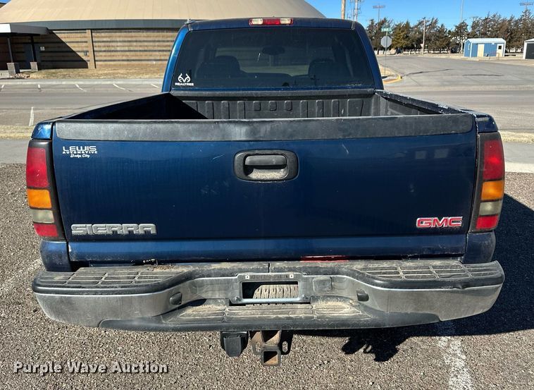 image for item ER8784 2004 GMC Sierra 1500 Ext. Cab pickup truck