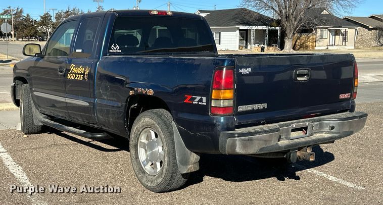 image for item ER8784 2004 GMC Sierra 1500 Ext. Cab pickup truck