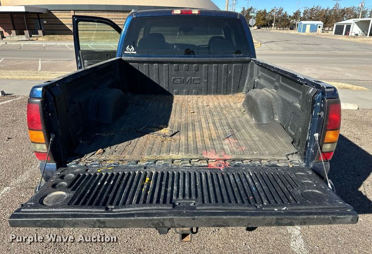 image for item ER8784 2004 GMC Sierra 1500 Ext. Cab pickup truck