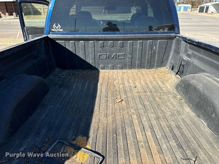 image for item ER8784 2004 GMC Sierra 1500 Ext. Cab pickup truck