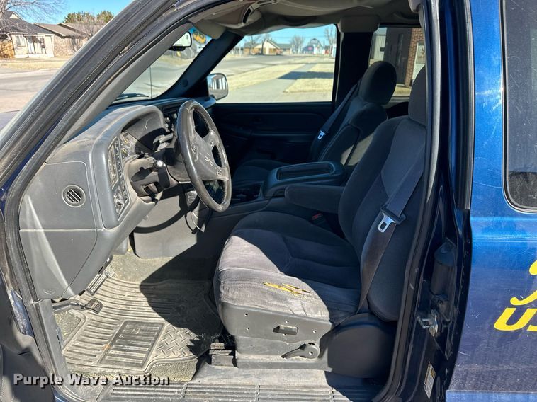 image for item ER8784 2004 GMC Sierra 1500 Ext. Cab pickup truck