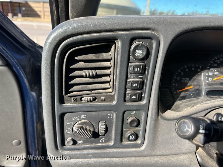 image for item ER8784 2004 GMC Sierra 1500 Ext. Cab pickup truck