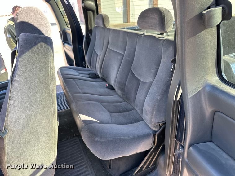 image for item ER8784 2004 GMC Sierra 1500 Ext. Cab pickup truck