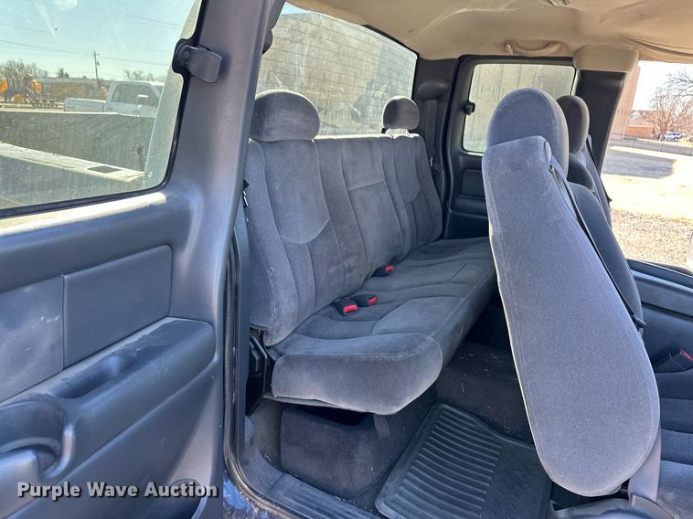 image for item ER8784 2004 GMC Sierra 1500 Ext. Cab pickup truck