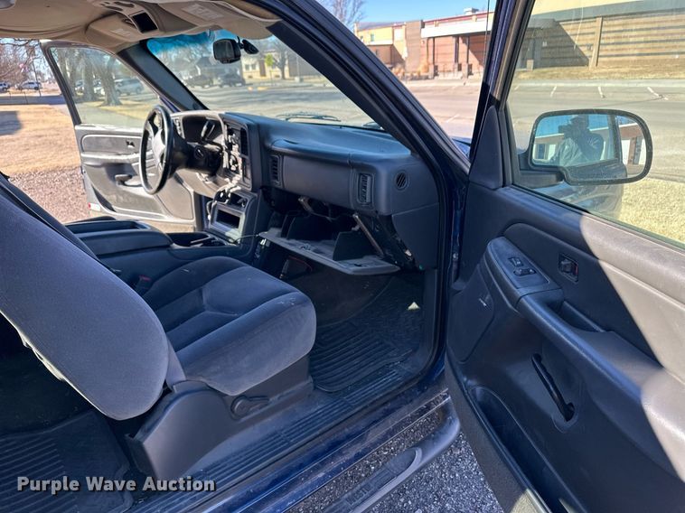 image for item ER8784 2004 GMC Sierra 1500 Ext. Cab pickup truck