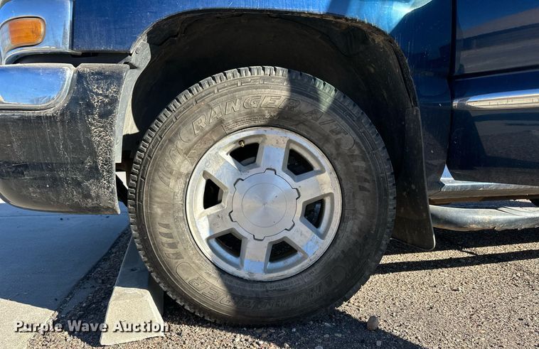 image for item ER8784 2004 GMC Sierra 1500 Ext. Cab pickup truck