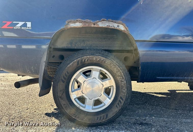 image for item ER8784 2004 GMC Sierra 1500 Ext. Cab pickup truck