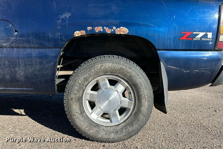 image for item ER8784 2004 GMC Sierra 1500 Ext. Cab pickup truck