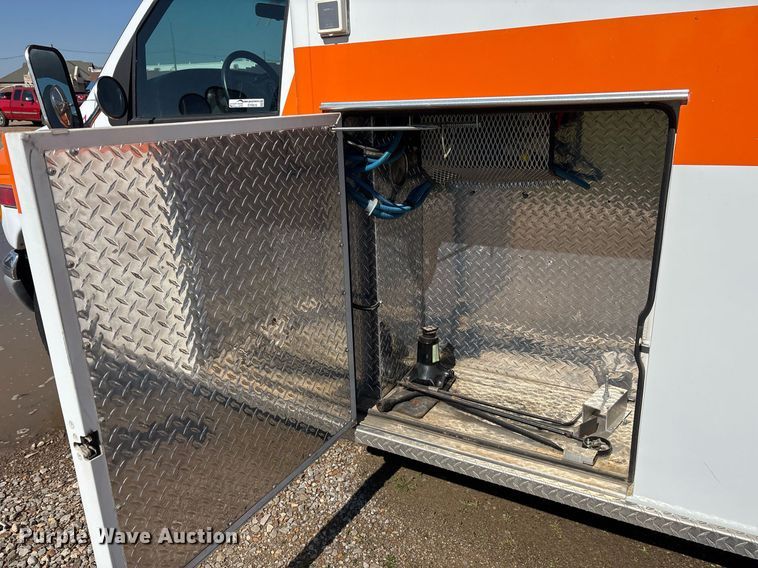 image for item EY9919 1997 Ford E350 ambulance