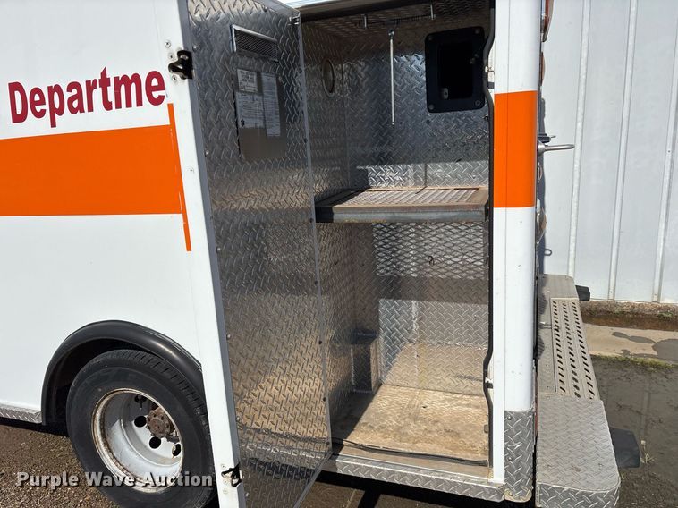image for item EY9919 1997 Ford E350 ambulance