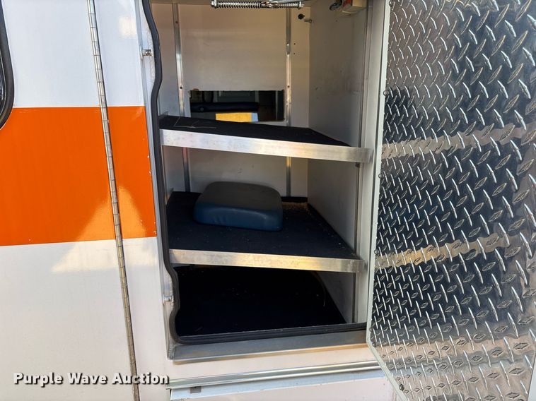 image for item EY9919 1997 Ford E350 ambulance