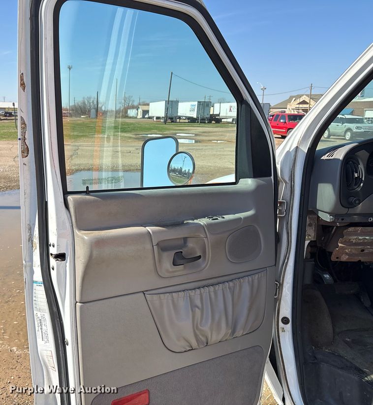 image for item EY9919 1997 Ford E350 ambulance