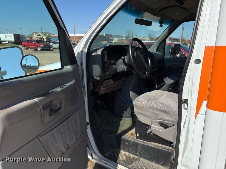 image for item EY9919 1997 Ford E350 ambulance