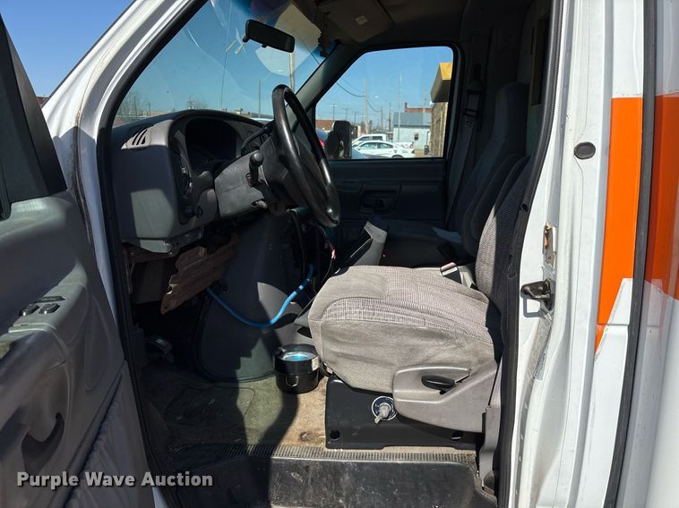 image for item EY9919 1997 Ford E350 ambulance
