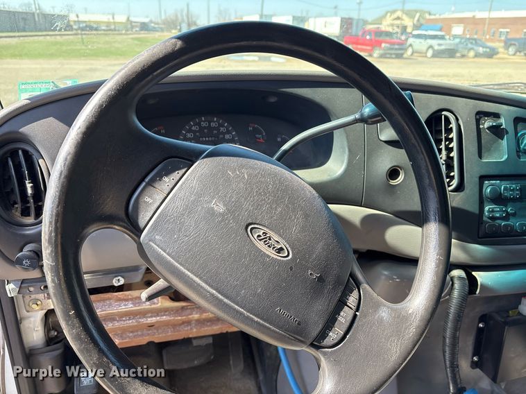 image for item EY9919 1997 Ford E350 ambulance