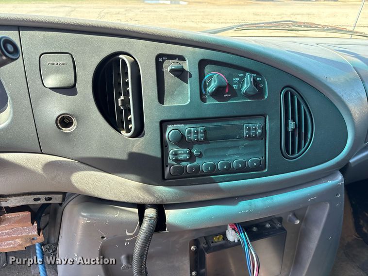 image for item EY9919 1997 Ford E350 ambulance