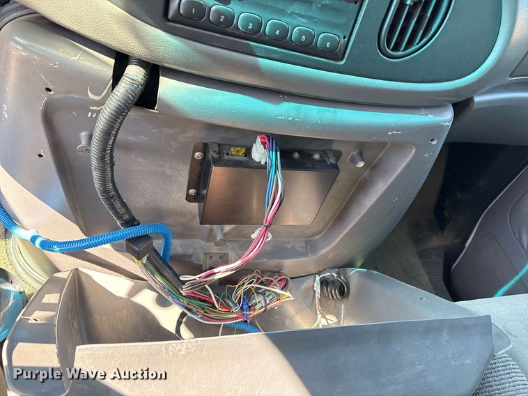 image for item EY9919 1997 Ford E350 ambulance