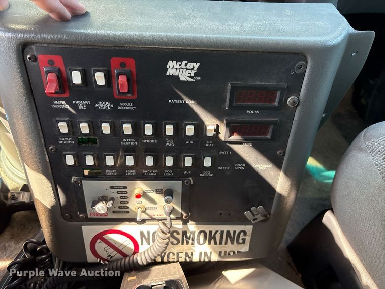 image for item EY9919 1997 Ford E350 ambulance