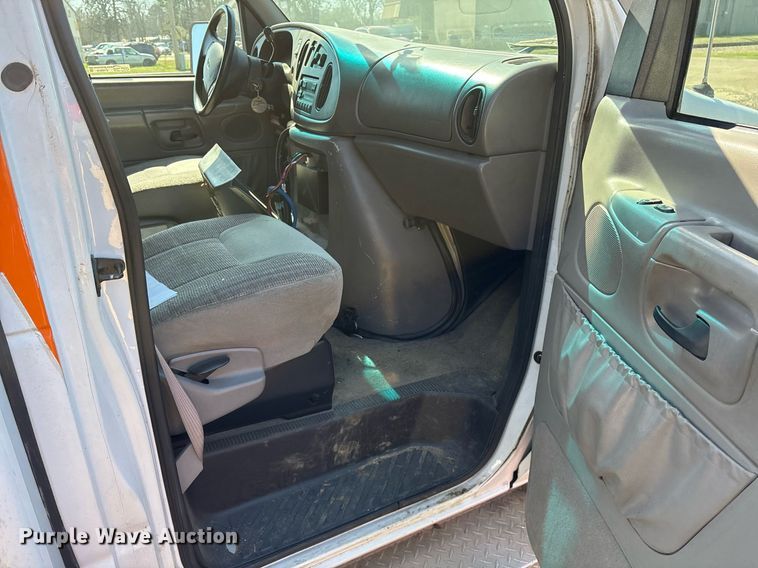 image for item EY9919 1997 Ford E350 ambulance