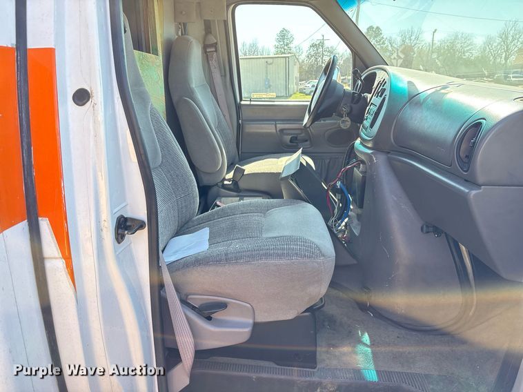 image for item EY9919 1997 Ford E350 ambulance