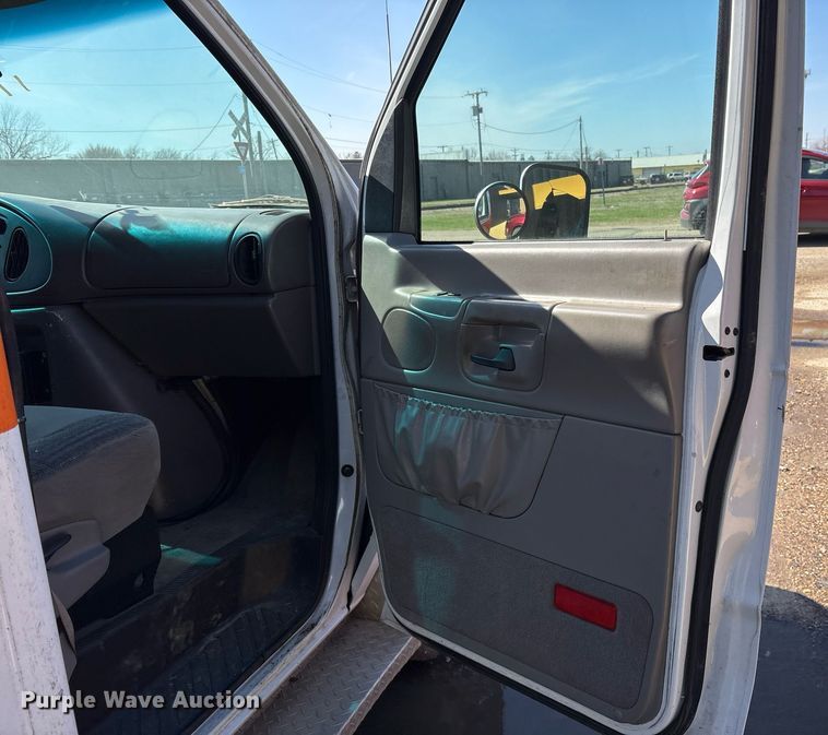 image for item EY9919 1997 Ford E350 ambulance