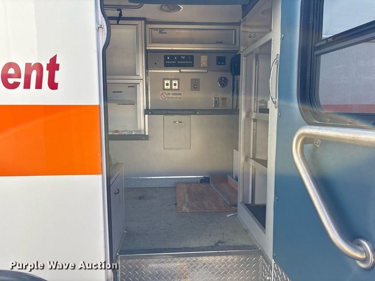 image for item EY9919 1997 Ford E350 ambulance