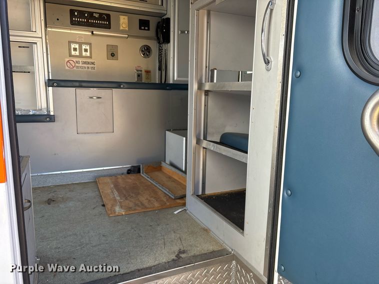 image for item EY9919 1997 Ford E350 ambulance