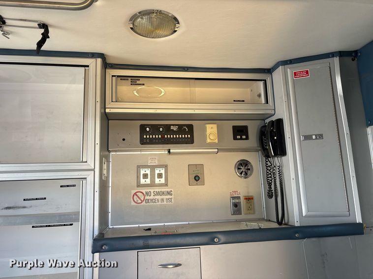 image for item EY9919 1997 Ford E350 ambulance