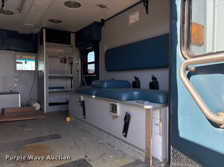 image for item EY9919 1997 Ford E350 ambulance