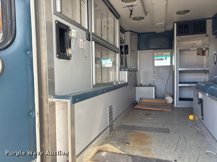image for item EY9919 1997 Ford E350 ambulance