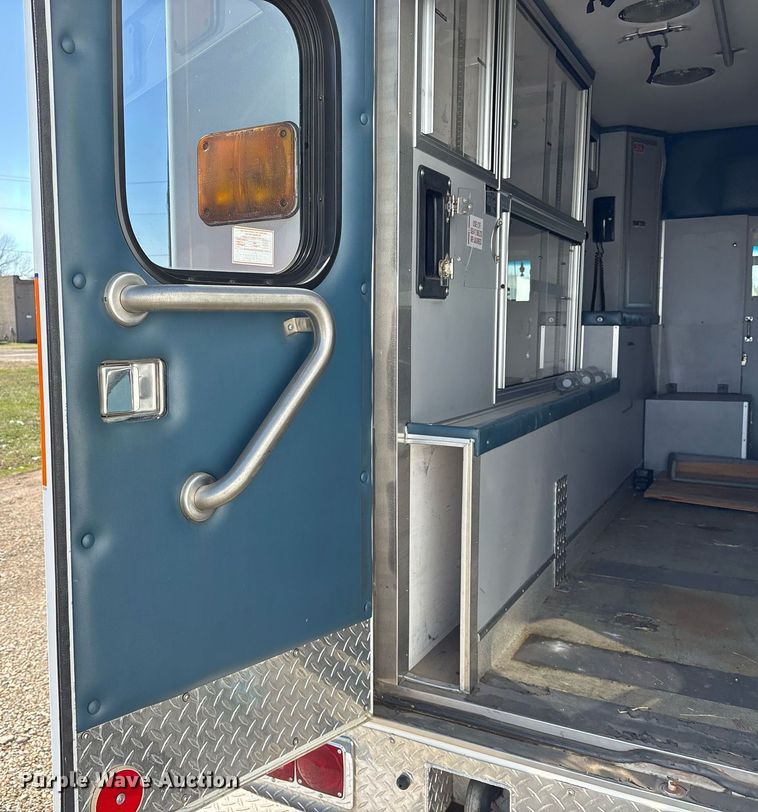 image for item EY9919 1997 Ford E350 ambulance