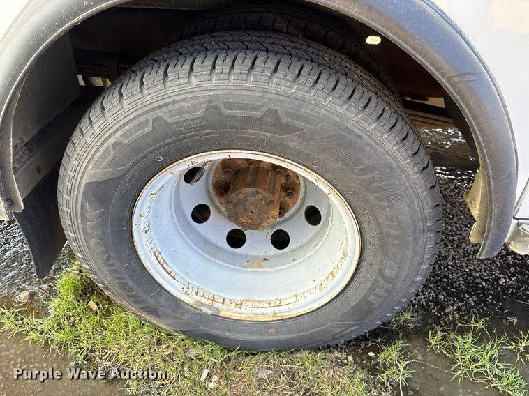 image for item EY9919 1997 Ford E350 ambulance