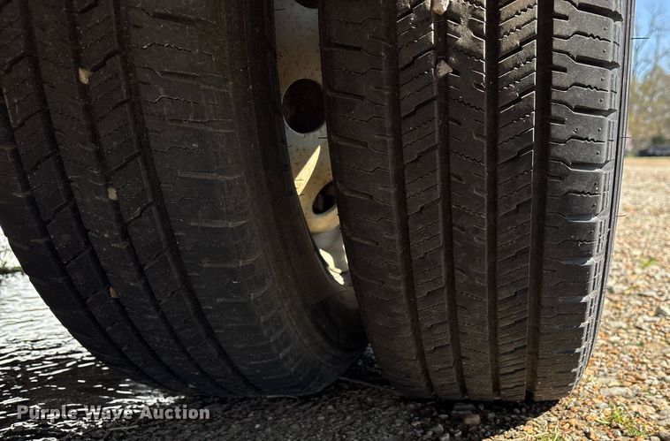 image for item EY9919 1997 Ford E350 ambulance