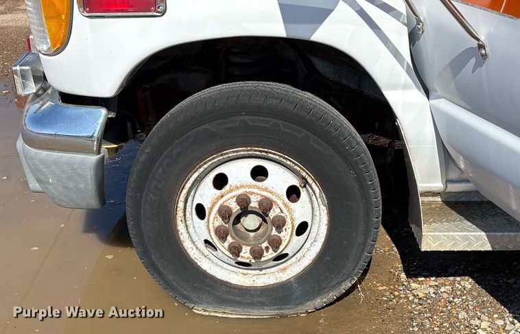 image for item EY9919 1997 Ford E350 ambulance