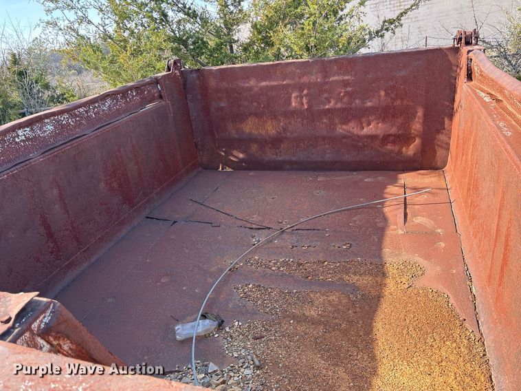 image for item EY9927 1990 Chevrolet dump truck