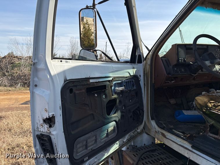 image for item EY9927 1990 Chevrolet dump truck