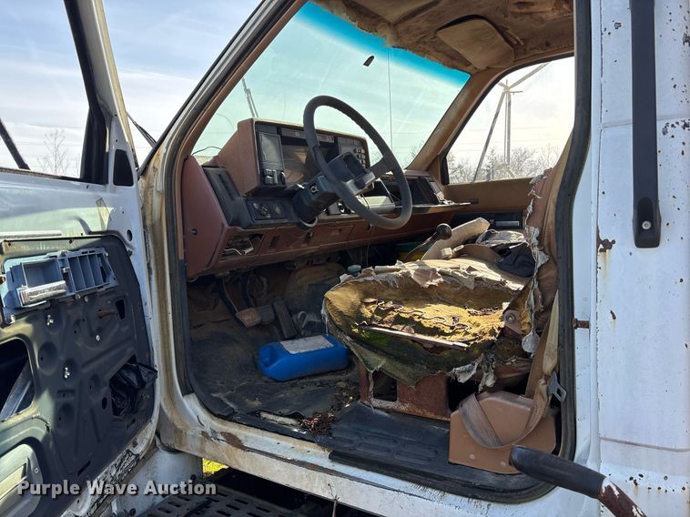 image for item EY9927 1990 Chevrolet dump truck