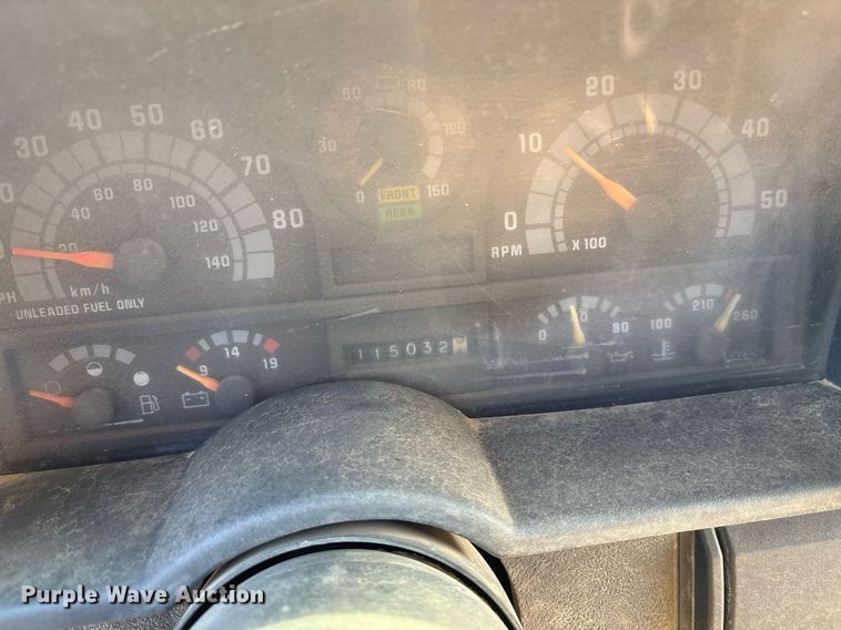 image for item EY9927 1990 Chevrolet dump truck