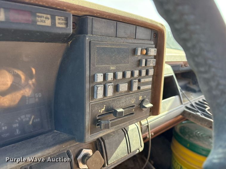 image for item EY9927 1990 Chevrolet dump truck