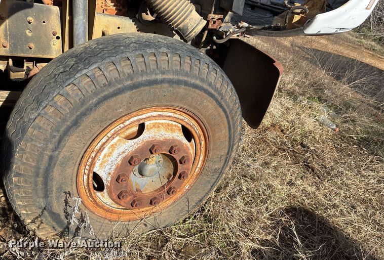 image for item EY9927 1990 Chevrolet dump truck