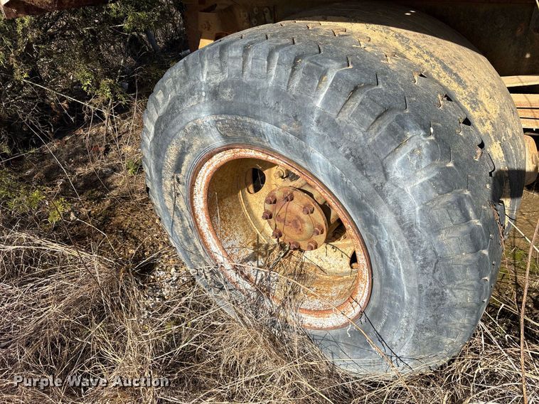 image for item EY9927 1990 Chevrolet dump truck