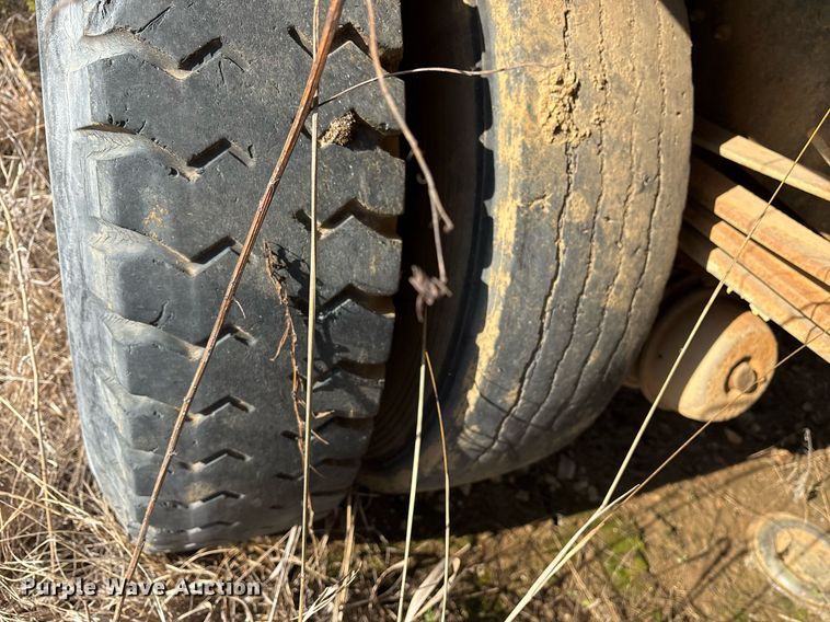 image for item EY9927 1990 Chevrolet dump truck