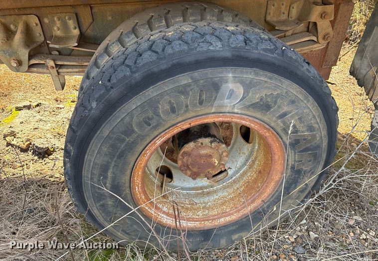 image for item EY9927 1990 Chevrolet dump truck