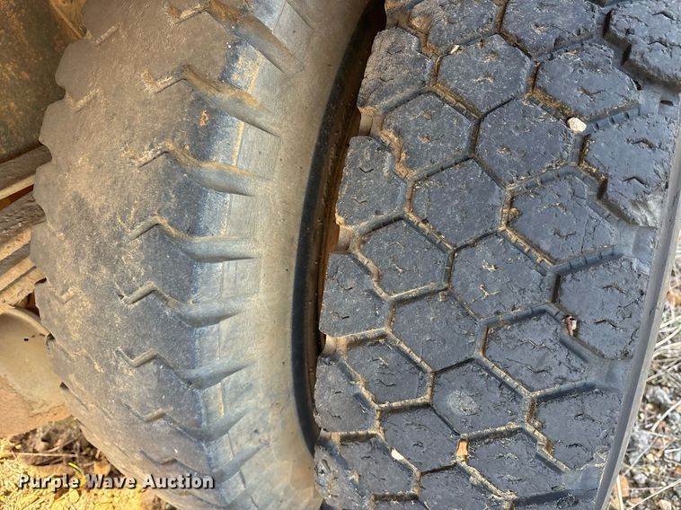 image for item EY9927 1990 Chevrolet dump truck