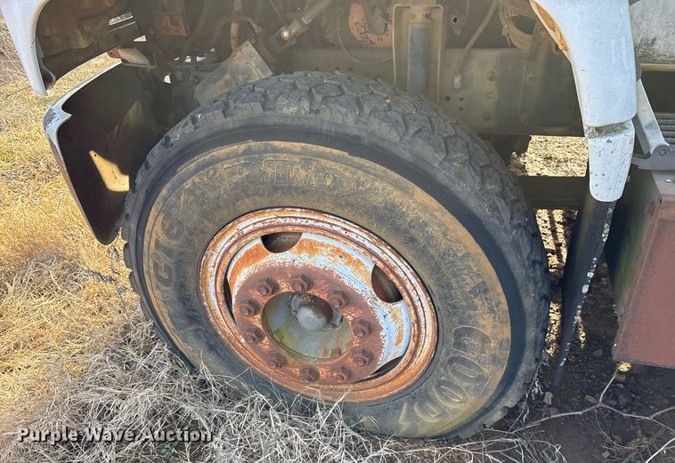 image for item EY9927 1990 Chevrolet dump truck