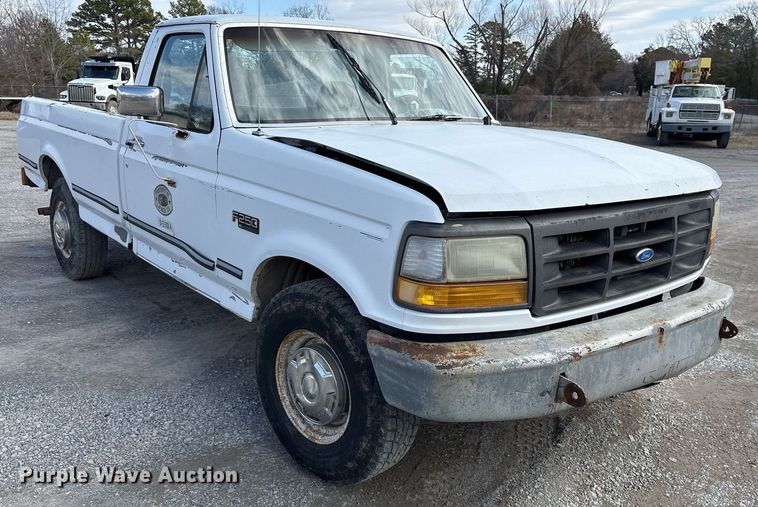 image for item EY9937 1994 Ford F250 pickup truck