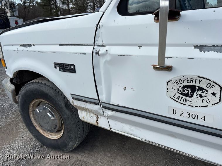 image for item EY9937 1994 Ford F250 pickup truck